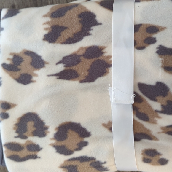 Brand new pajama set - Picture 4 of 4